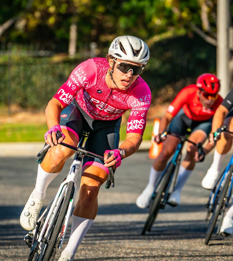 Elite men racing CBR round 2