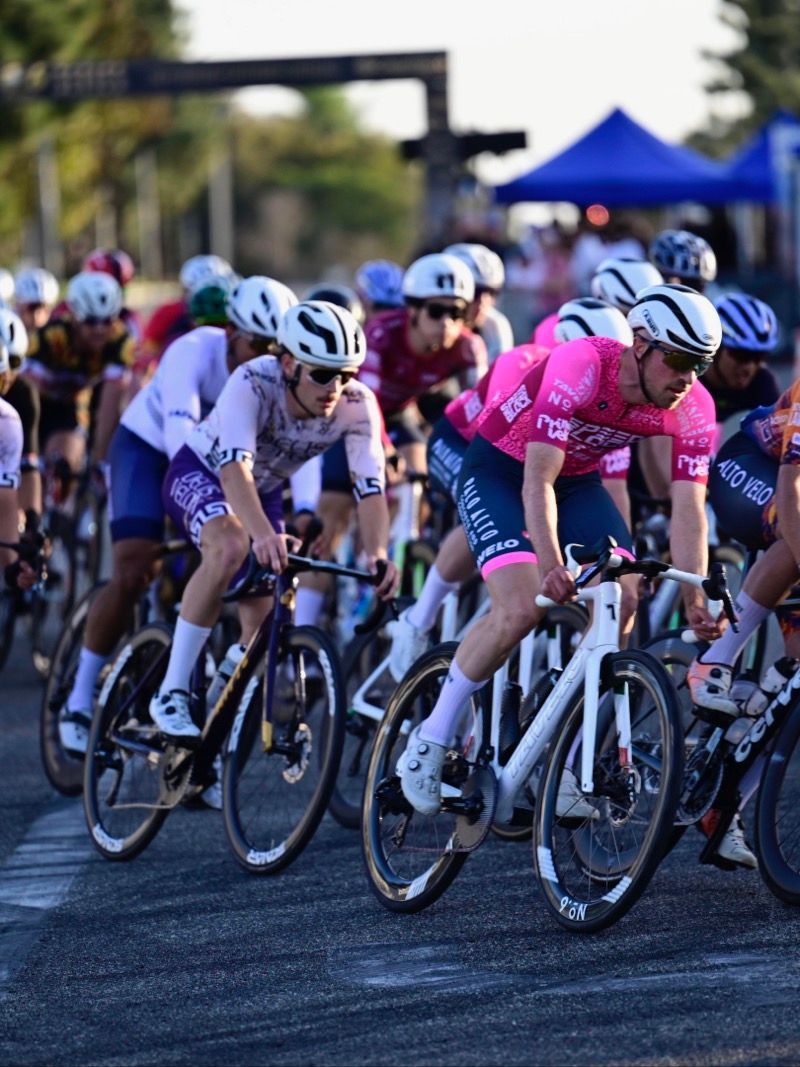 Elite men racing CBR round 2