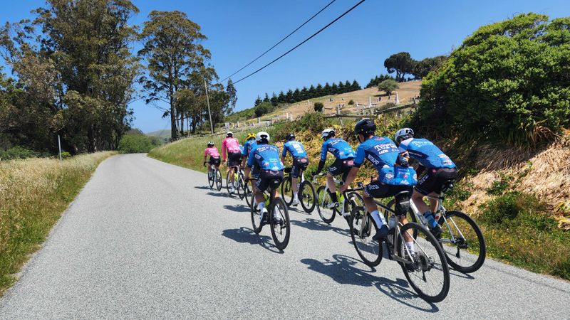 Terún Cycling Team club group shot