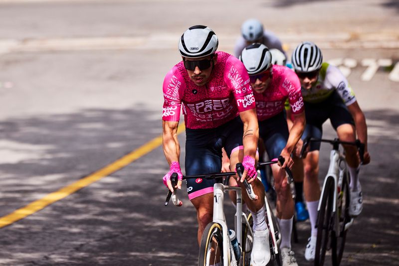 Elite men racing Redlands stage 3