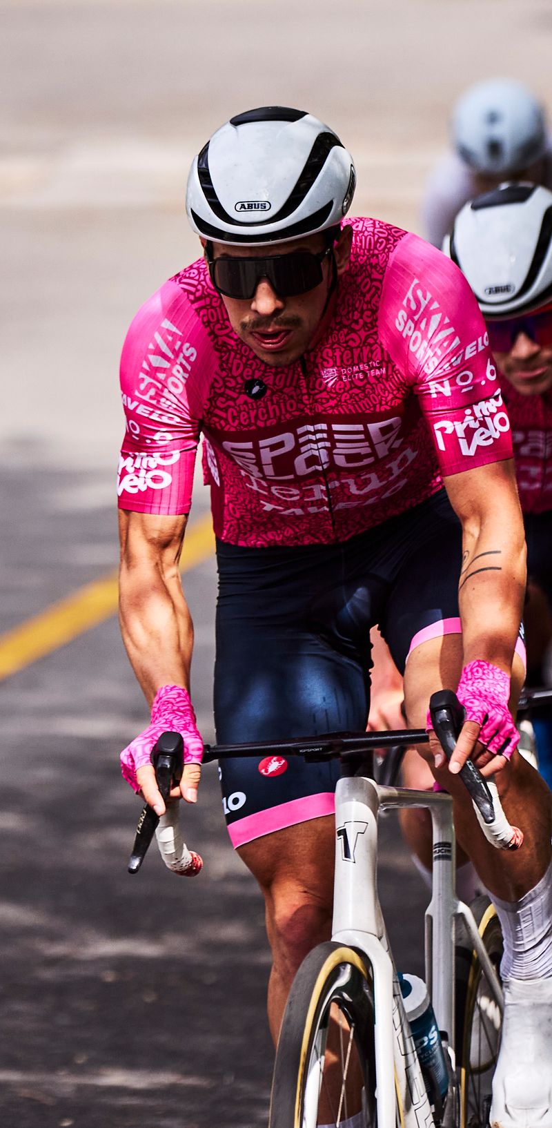 Elite men racing Redlands stage 3